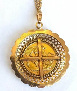 Médaille porte-pièce et sa chaîne en or jaune