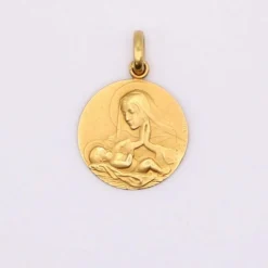 Médaille religieuse ronde Vierge priant su enfant Jésus couché or jaune
