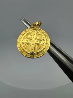 Médaille Saint Benoit Or Jaune 18k