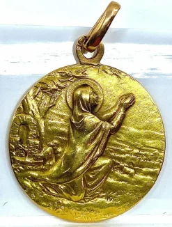Médaille Sainte en prière