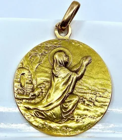 Médaille Sainte en prière