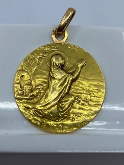 Médaille Sainte en prière