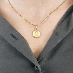 Médaille Vierge en or jaune