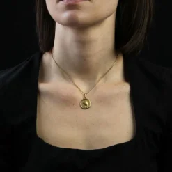 Médaille Vierge Marie or jaune signée Augis