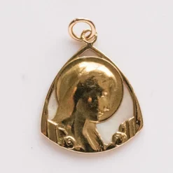 Médaille vierge or et nacre