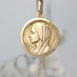Médaille Vierge or rose signée Grün