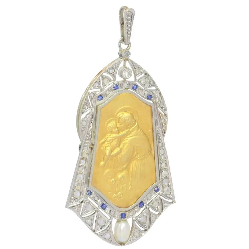 Médaille vintage des années 1910 Pendentif en or 18 carats serti de diamants, saphirs et perles Saint Antoine de Padoue représenté tenant l'Enfant Jésus