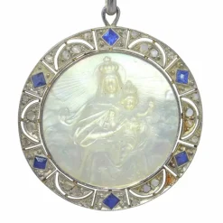 Médaille vintage édouardienne - Art déco des années 1920 en diamant et saphir représentant la Vierge Marie et l'enfant Jésus