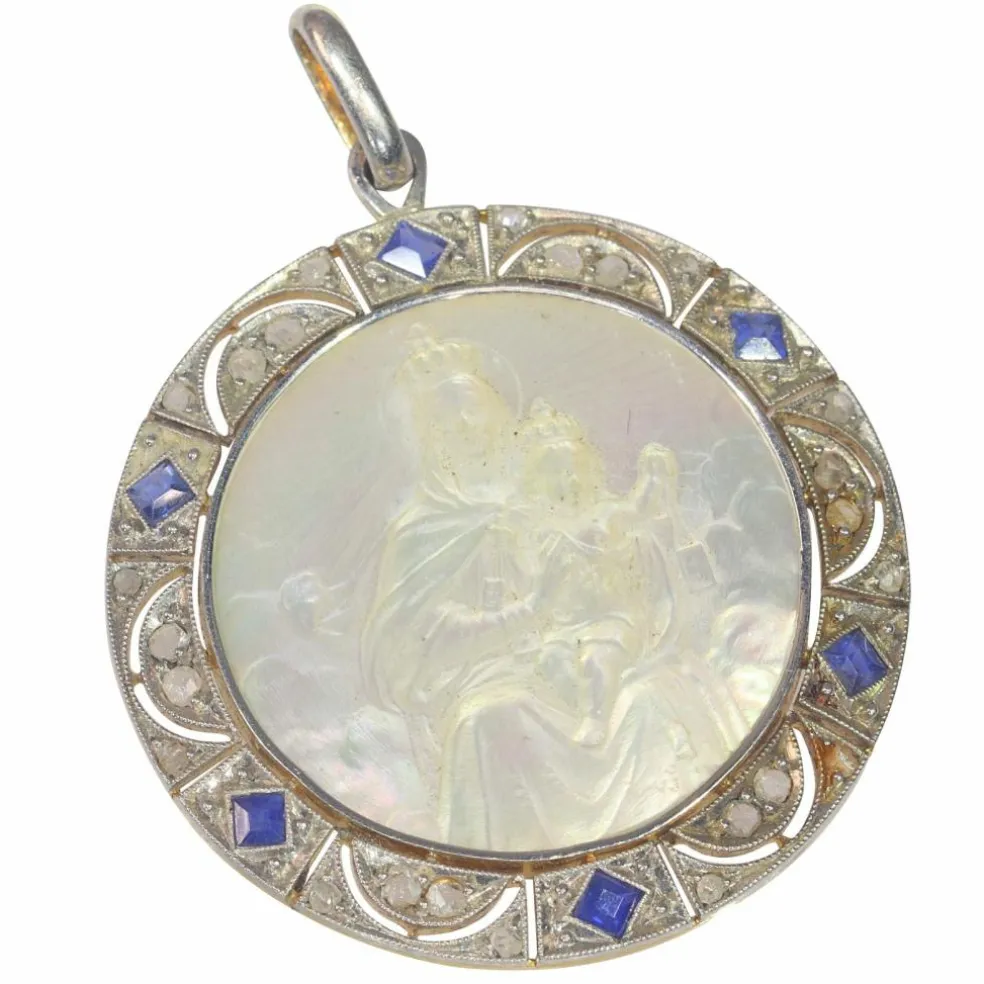 Médaille vintage édouardienne - Art déco des années 1920 en diamant et saphir représentant la Vierge Marie et l'enfant Jésus