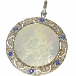 Médaille vintage édouardienne - Art déco des années 1920 en diamant et saphir représentant la Vierge Marie et l'enfant Jésus