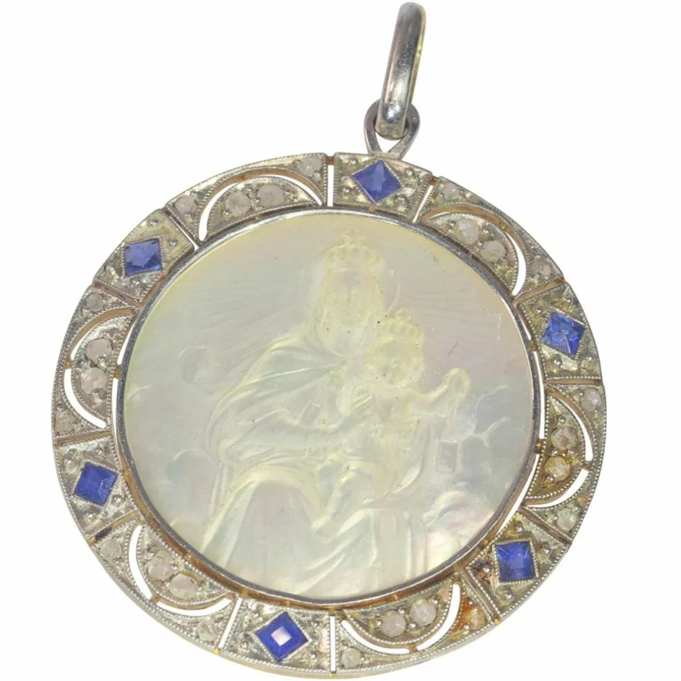 Médaille vintage édouardienne - Art déco des années 1920 en diamant et saphir représentant la Vierge Marie et l'enfant Jésus