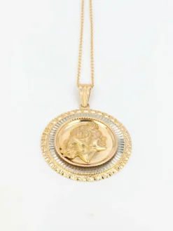 Médaille vintage en or jaune et blanc