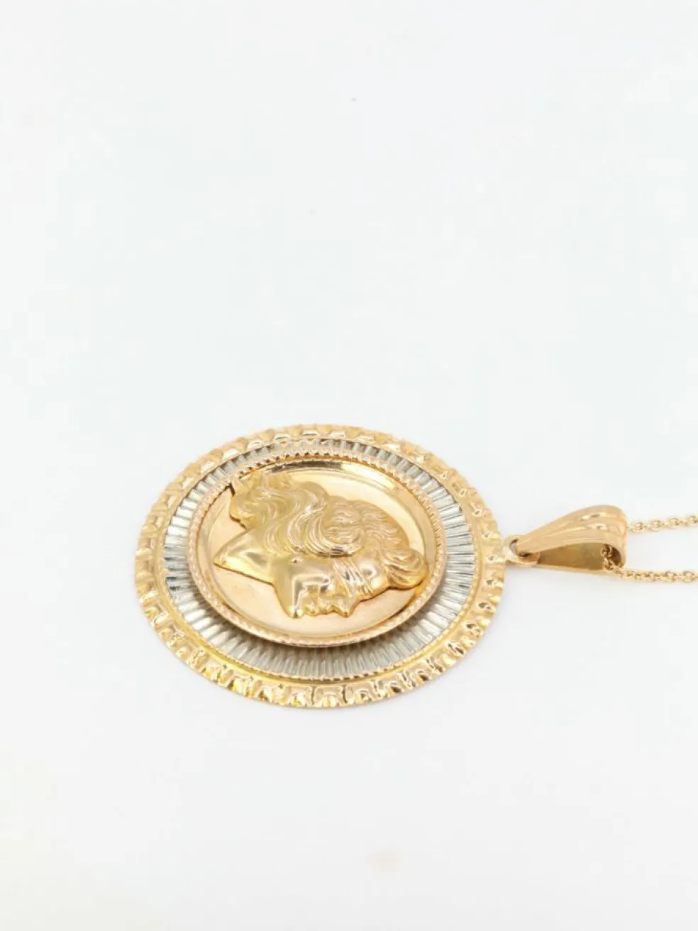 Médaille vintage en or jaune et blanc