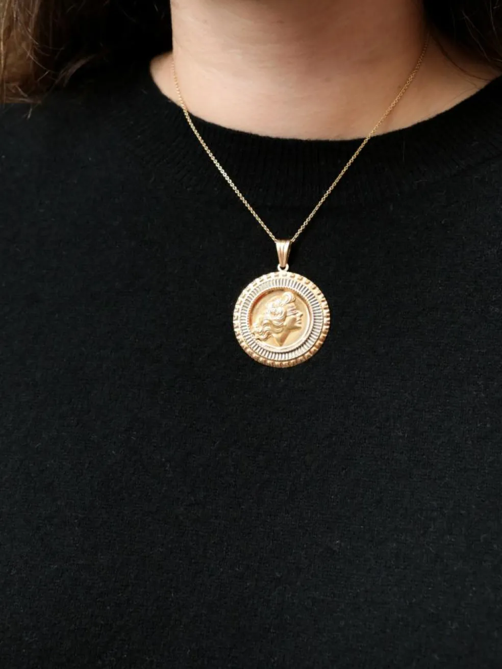 Médaille vintage en or jaune et blanc