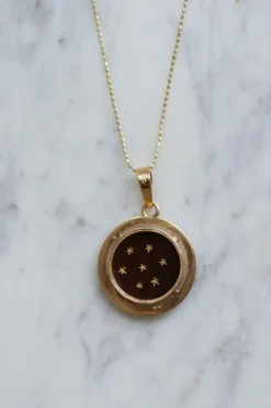 Médaille Zodiaque Sagittaire, or rose et intaille cornaline