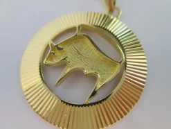 Médaille Zodiaque vintage Taureau or