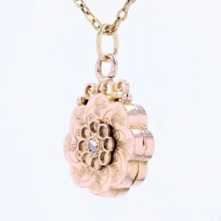 Médaillon ancien or rose ciselé diamant