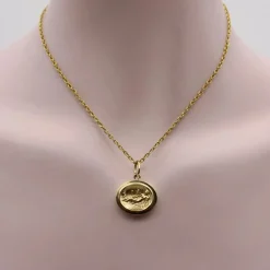 Médaillon Aphrodite Signature en or 14 carats de style classique