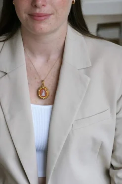 Médaillon camée agate et perles sur or jaune
