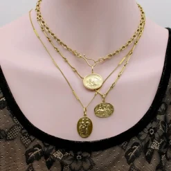 Médaillon Cupidon de style néo-classique signature en or