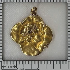 Médaillon d'amour et bonne chance