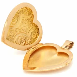 Médaillon en forme de coeur en or