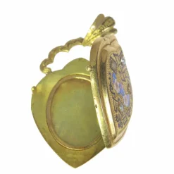 Médaillon en or avec émail et perles de rocaille naturelles