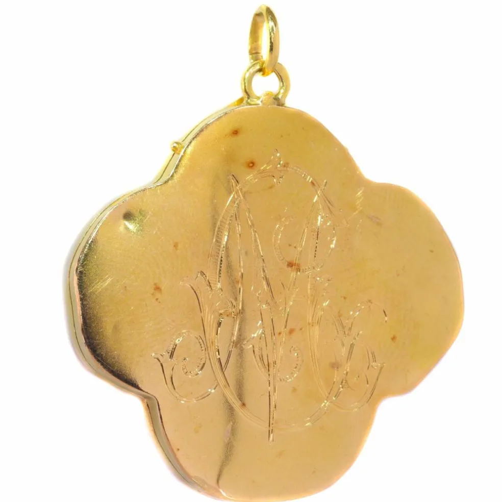 Médaillon en or porte-bonheur
