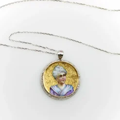 Médaillon miniature en émail victorien en or 14 carats avec chaîne en or 14 carats