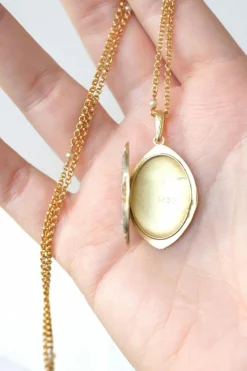 Médaillon navette Art Nouveau or et diamants
