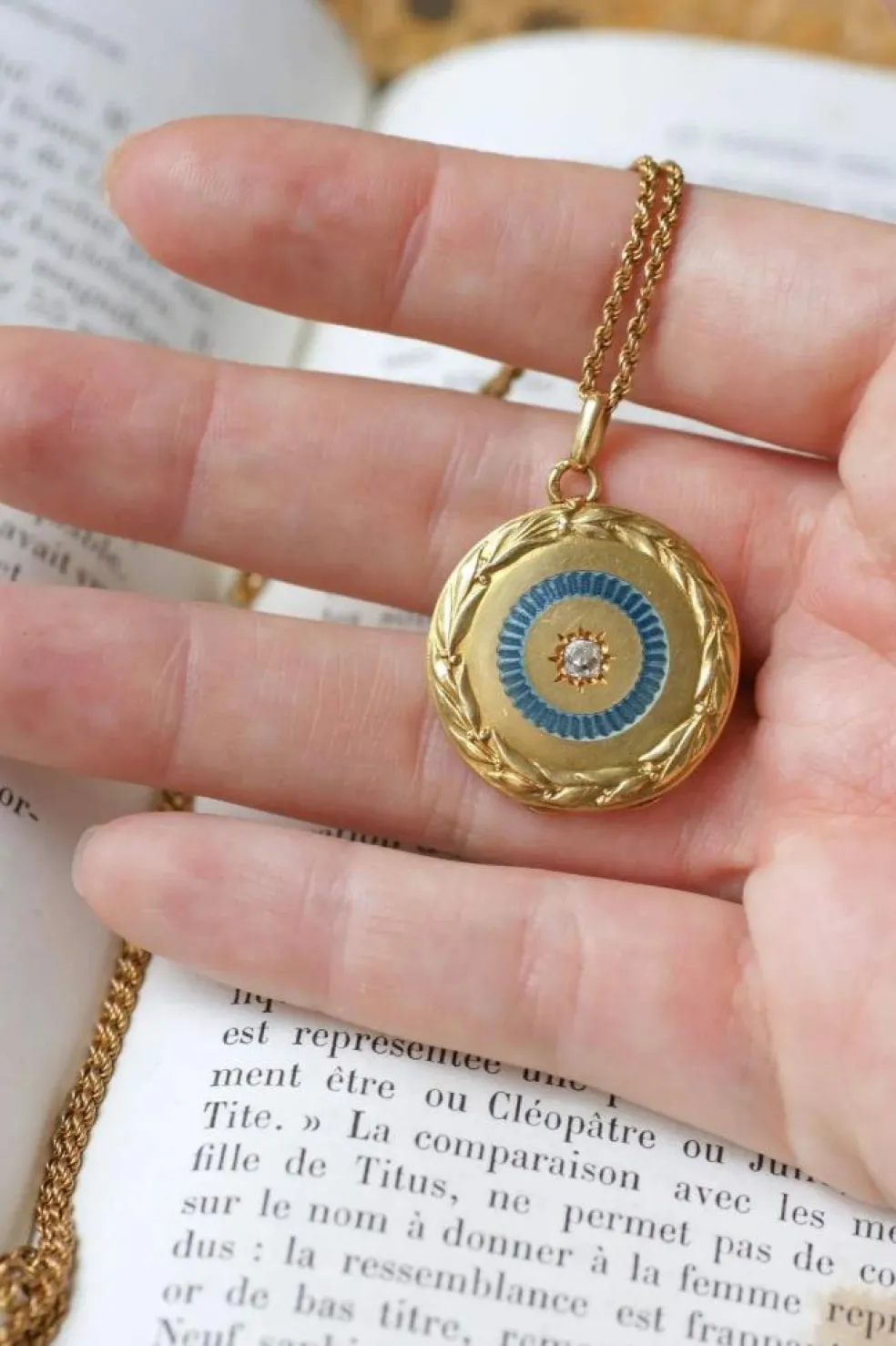 Médaillon or Jaune diamant et perles