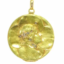 Médaillon porte-bonheur avec diamants