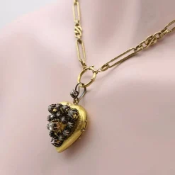 Médaillon victorien en or 18 carats avec cœur incrusté de diamants taille rose