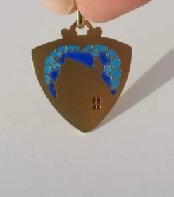 MONIER rare pendentif ancien Cœur chaumière émail plique à jour or