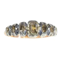 Murmures du passé : une bague baroque en diamant de 1700
