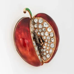 Énorme pendentif pomme et vers diamants or jaune