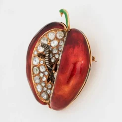 Énorme pendentif pomme et vers diamants or jaune