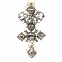 Or, croix de diamant