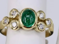 Ovale Cabochon Émeraude de Colombie et Diamant or jaune