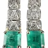 Paire de boucles d'oreilles pendantes sertie de 6 carats d'émeraudes