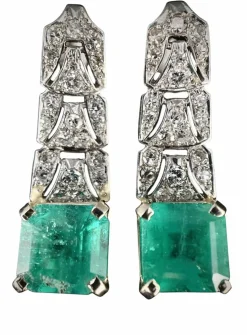 Paire de boucles d'oreilles pendantes sertie de 6 carats d'émeraudes