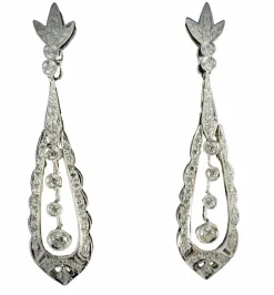 Paire de boucles d'oreilles pendante serties de brillants