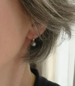 Paire de boucles d’oreilles dormeuses trembleuses opale