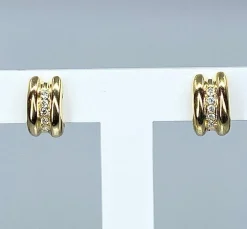 Paire de boucles d’oreilles en or jaune 18 carats et diamants