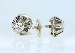 Paire de boucles d’oreilles en or blanc 18 carats et diamants