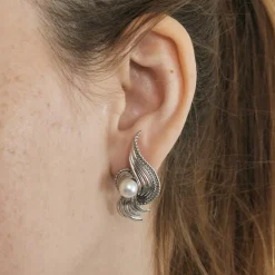 Paire de Boucles d’oreilles or gris et perle