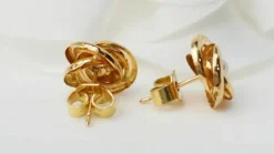 Paire de boucles d'oreilles en or jaune et perle de culture