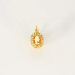 Paire de boucles d'oreilles Camée or jaune