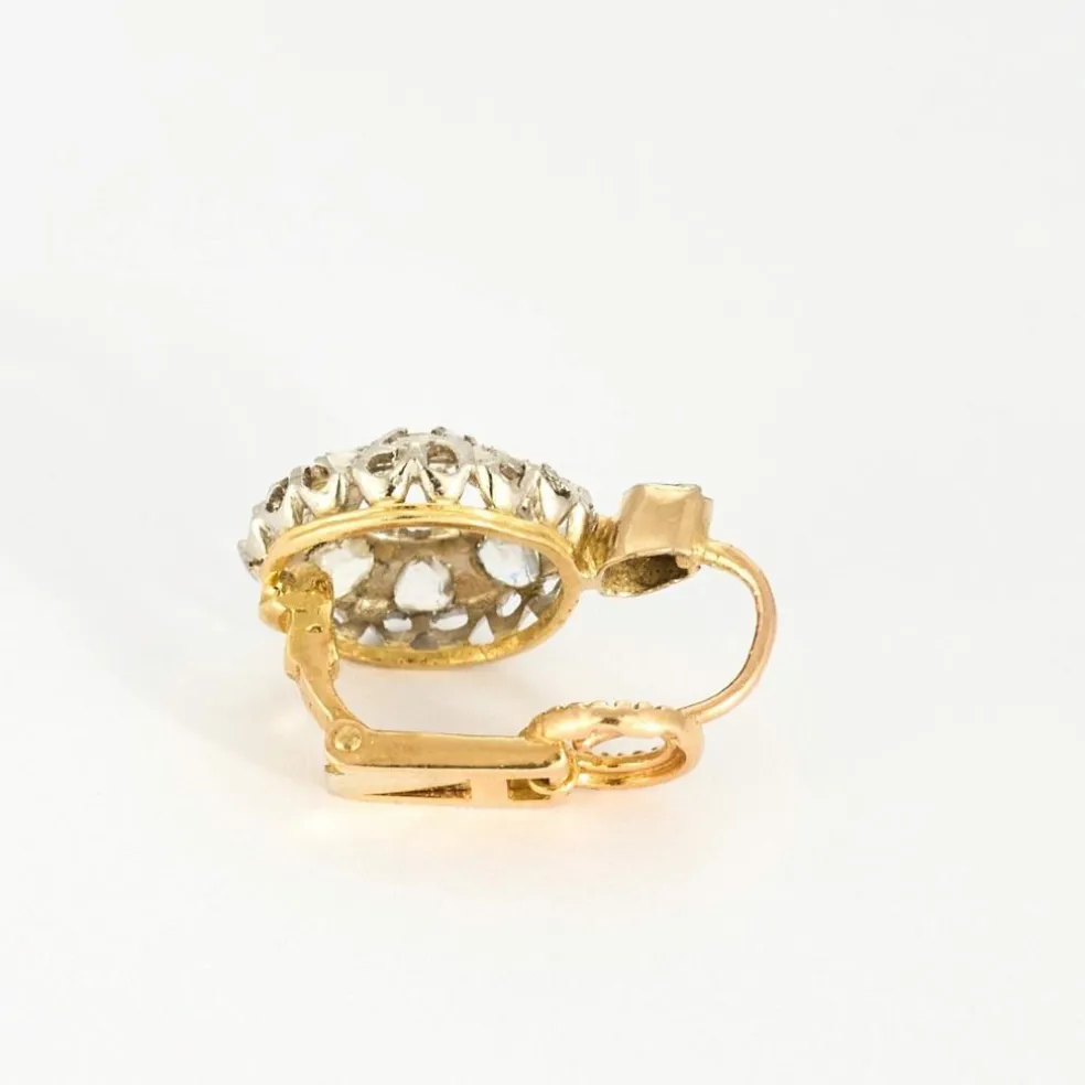 Paire de boucles d'oreilles "Dormeuses" en or jaune et or blanc et diamants
