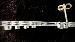 Paire de boucles d'oreilles pendante serties de brillants